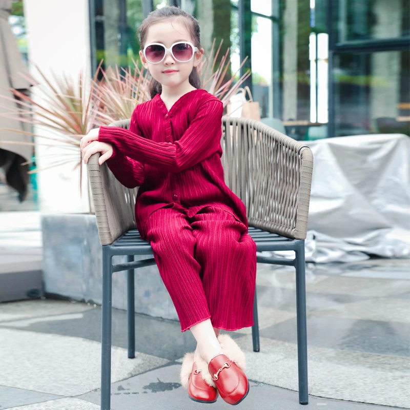 Ceny CMSOLO dziecięce buty zimowe ciepłe chłopięce czarne czerwone futro płaskie gumowe antypoślizgowe skórzane aksamitne (wybierz rozmiar w zależności od długości stopy)