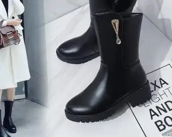 

2018 new thick with flat bottom with middle boots Martin boots.