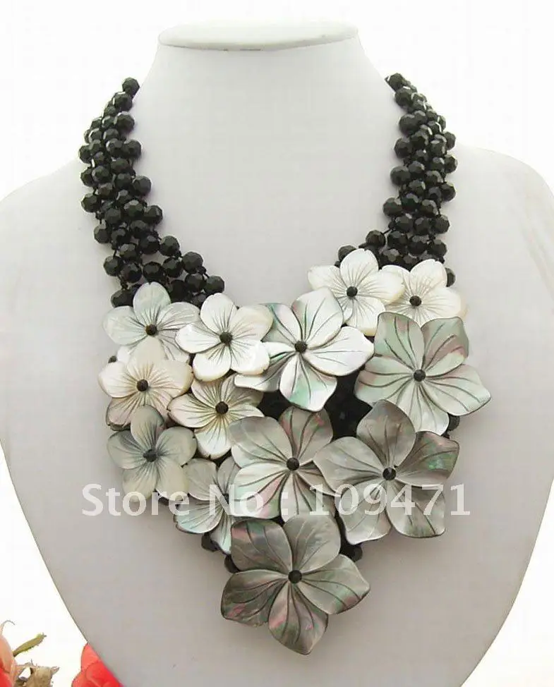 

Charming! Black Crystal&Shell Flower Necklace