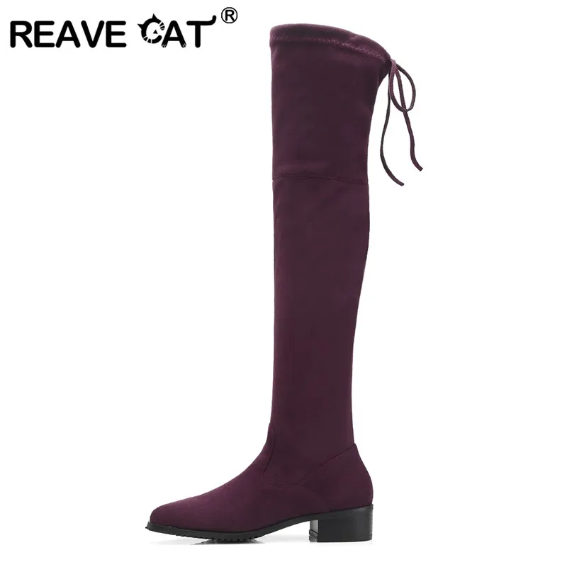REAVE CAT/Новое поступление Горячая Качество Женская эластичная ткань замшевые сапоги до колена Высокие сапоги на плоской подошве Удобные