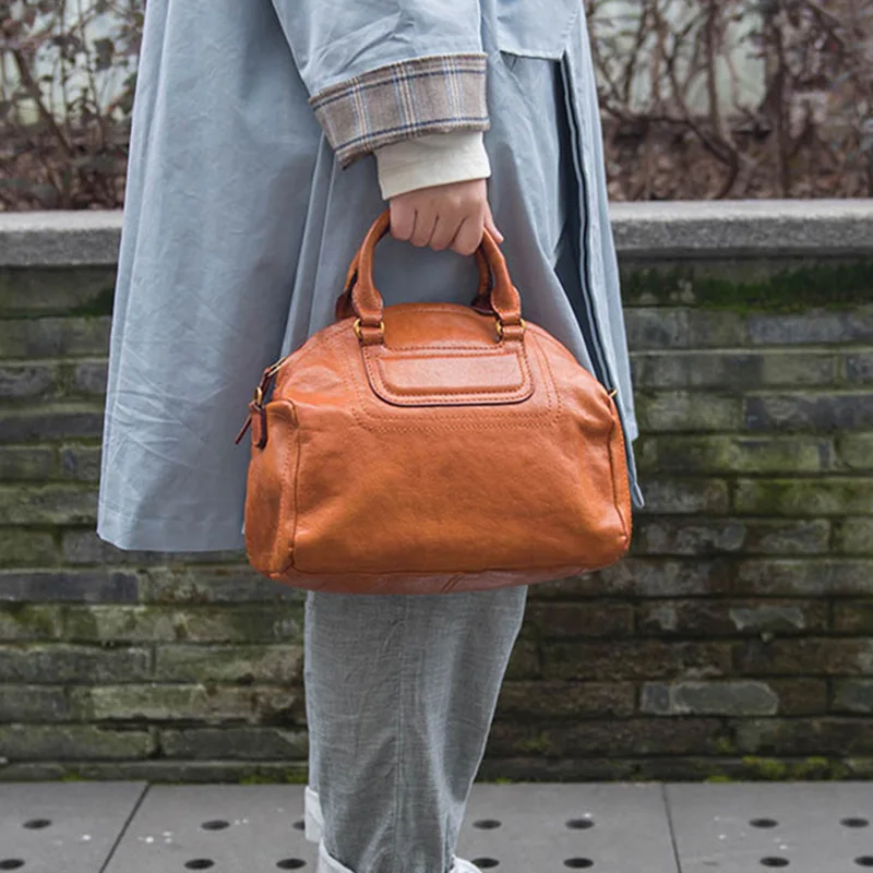 AETOO Fashion Crossbody bag, retro female portable shoulder cowhide bag, college Doctor mouth Gold Bag