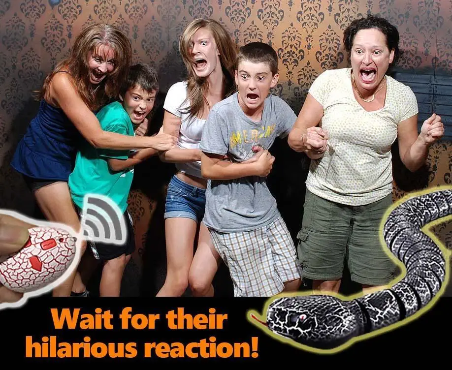 Испуганные родители вектор. Испуганные люди в комнате. Удивленные родители. Родители в шоке картинки. Испуганные родители.