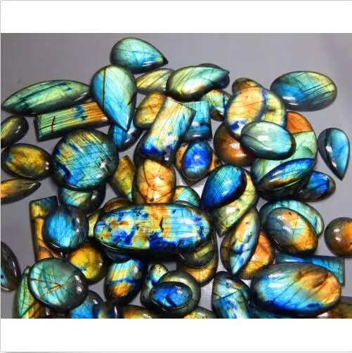 

200 grams of natural beautiful labradorite