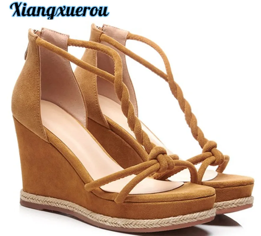 

Xiangxuerou The new version of the new real leather hemp is a sweet and leisure lady's sandal.
