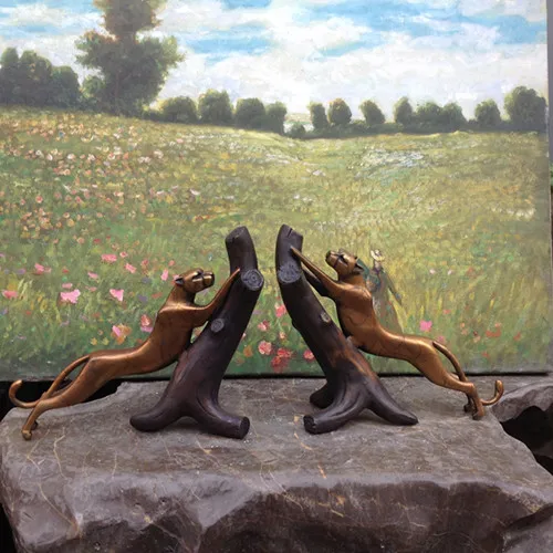 

The bronze statue art crafts ornaments leopard Bookends Home Furnishing Club jewelry business gift ornaments