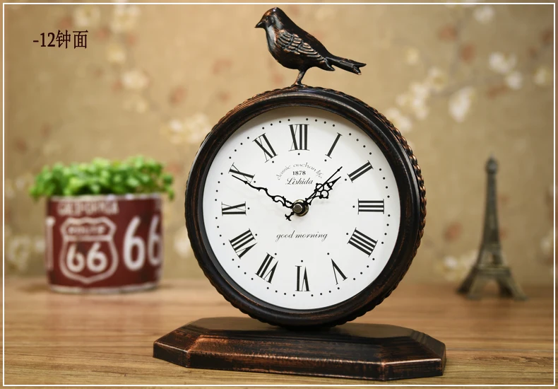 Винтажные настольные металлические часы с птицей