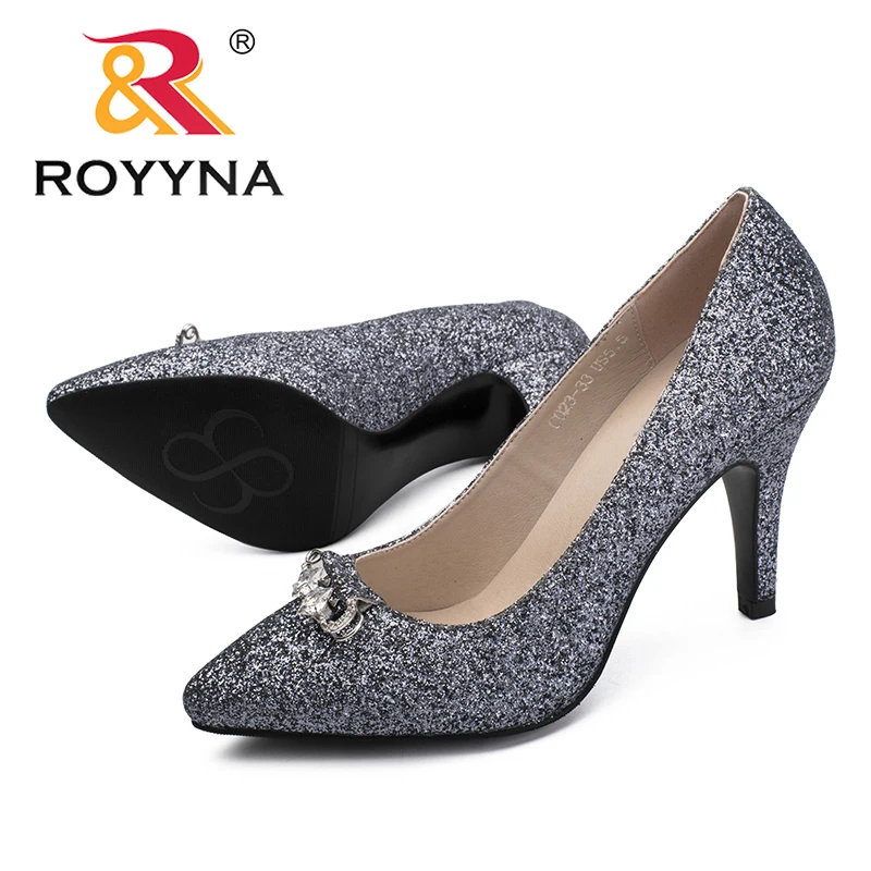Royyna Новая Классика Стиль Для женщин Насосы острый носок Femme офисные туфли высокие шпильки модельные туфли для женщин с заклепками Блёстки блестящие