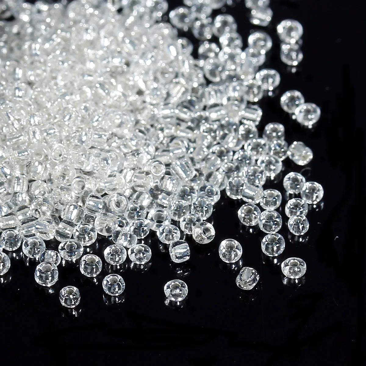 

8SEASONS 100g White Glass Seed Beads 2x2mm Findings (B04186)