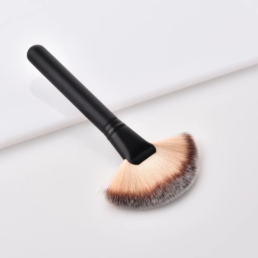 loose powder brush