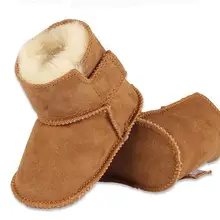 Обувь для малышей из натуральной кожи; зимняя теплая обувь из овчины с мехом; Детские ботиночки; однотонная обувь для новорожденных