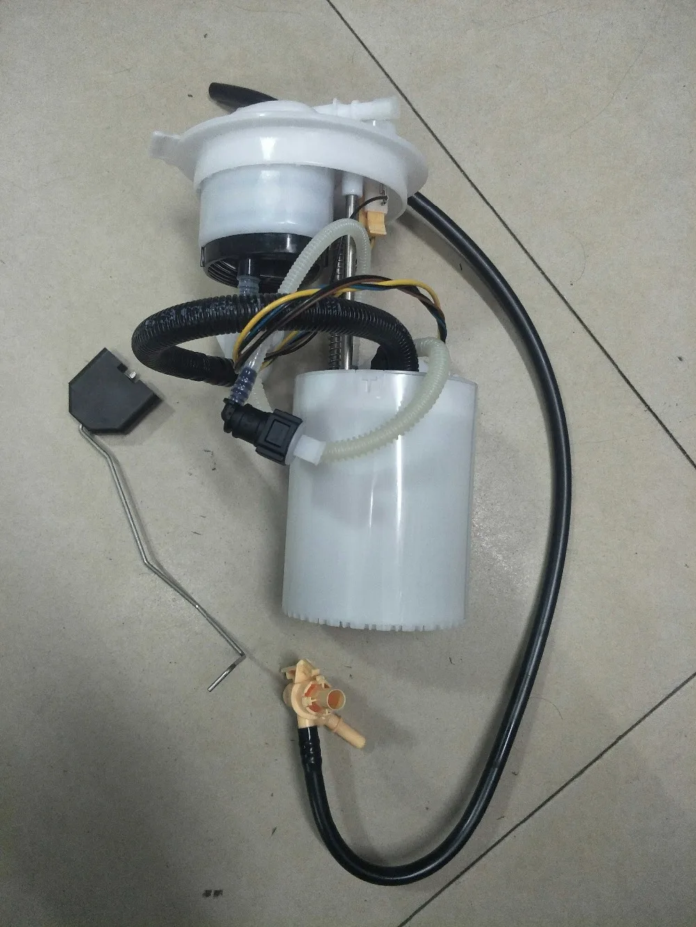 Известные бренды топливный насос для сборки magotan/ Passat/CC 56D919051 3CD919051C с давления масла/5 plug DSF-DZ001