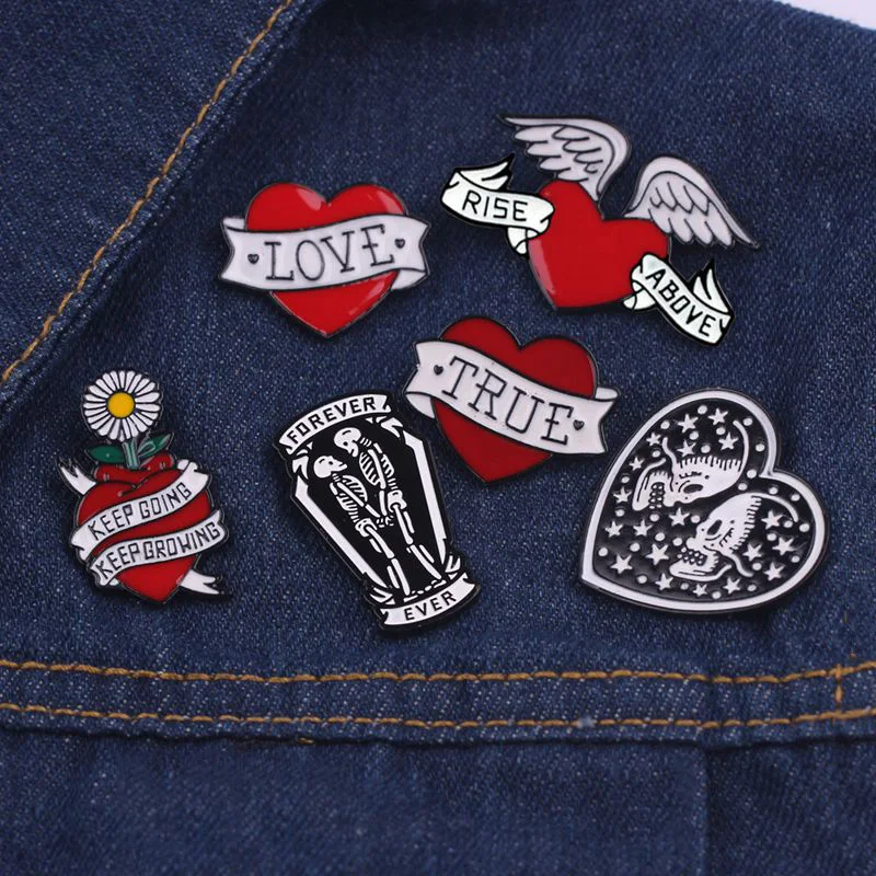 

ZRHUA Enamel Brooch Christmas Gift Heart Women Pins Sweater Badge Clothes for the New Year Halloween Jewelry Skull Brooches