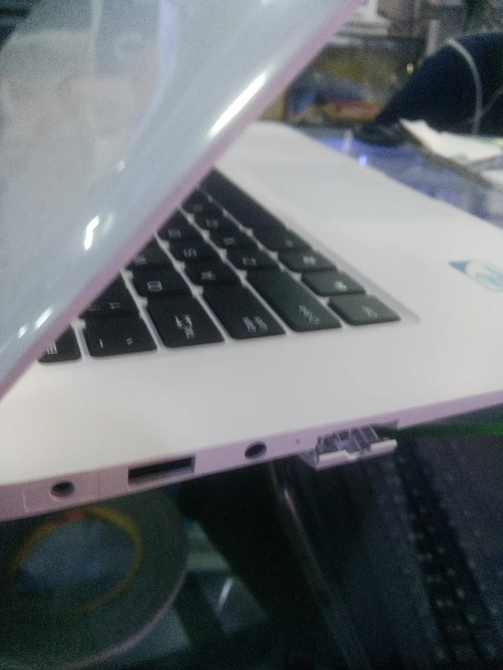 

1PCS WIN7 Quad Core 1TB HDD 8GB RAM Fast RUN battery long time Laptop computer 14inch MINI LAPTOP PC spain italy france russia