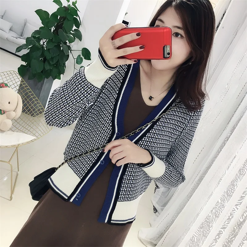 

2019 New Spring Winter Women Cardigans Jackets Korean Style V-Neck Plaid Fashion Woolen Knitwear Ladies 2Colors Sweater