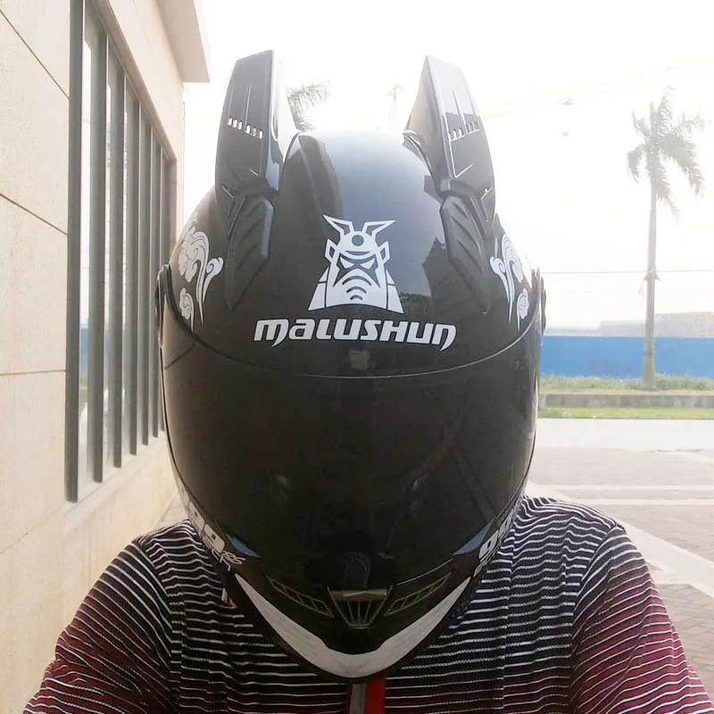 

2018 new arrival Pegasus motorcycle summer helmet unisex full face helmet with horns helmet high quality moto casco
