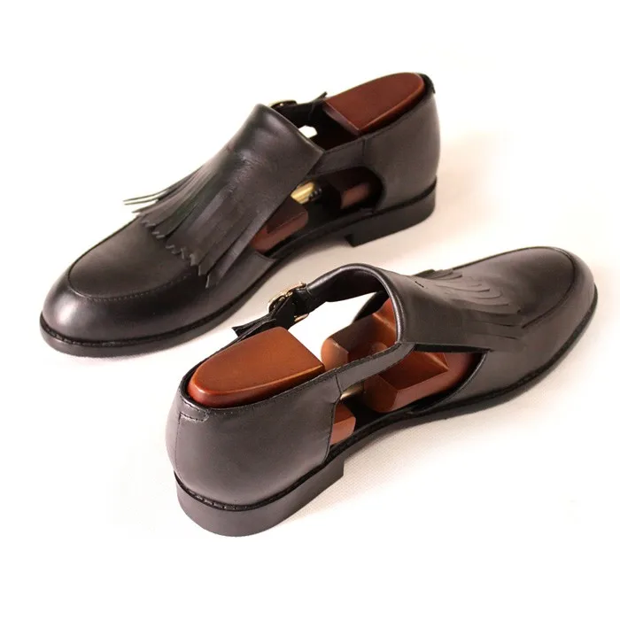 Классические летние сандалии с бахромой и вырезами; мужские деловые туфли из натуральной кожи на плоской подошве с пряжкой; высокое качество