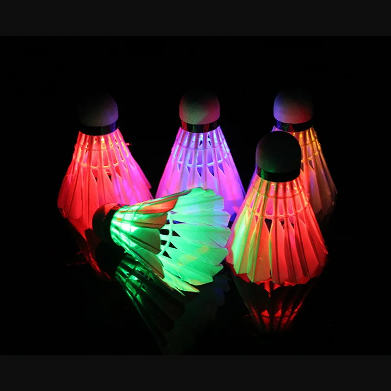 4 unids piezas LED bádminton Shuttlecock bola pluma resplandor en la noche entretenimiento al aire libre deporte iluminación bolas accesorios coloridos 4 unids piezas LED bádminton Shuttlecock bola pluma resplandor en la noche entretenimiento al aire libre deporte iluminación bolas accesorios coloridos