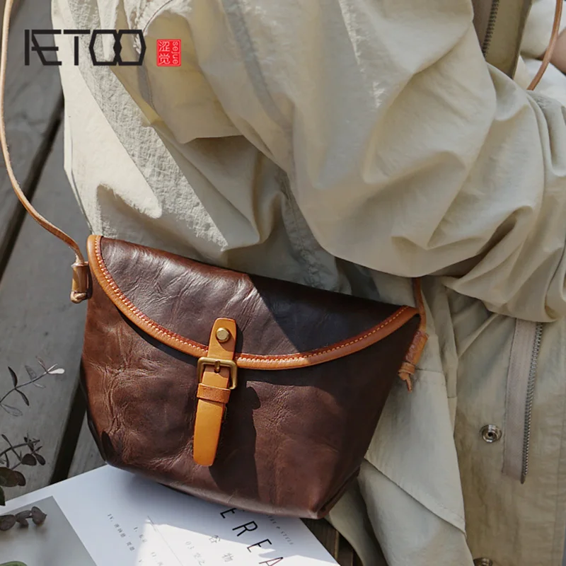 

AETOO Leather Art Mini Retro Crossbody bag, female do old small satchel, handmade cowhide simple shoulder small dumpling bag