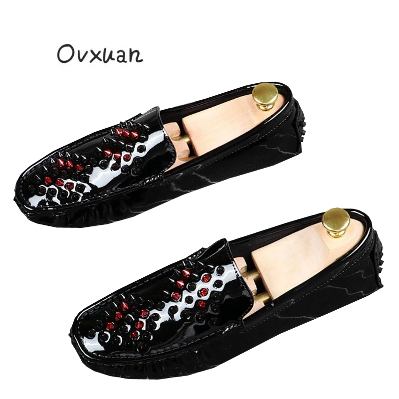 

Ovxuan Patent Leather Loafers Men Slippers Colorful Rivets Moccasins Man Flats Wedding Men's Dress Shoes Casual boat shoes