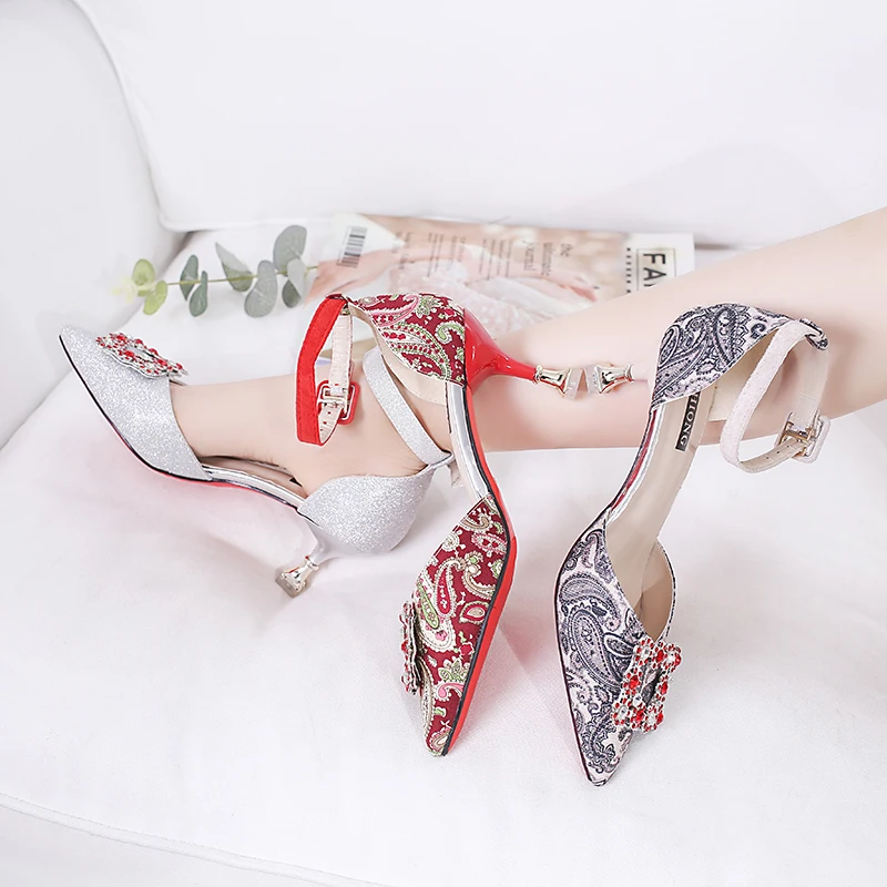 Lucyever Лето Дамские пикантные туфли-лодочки модные стразы со стразами с пряжкой, на высоком каблуке Острый носок женские вечерние свадебные туфли