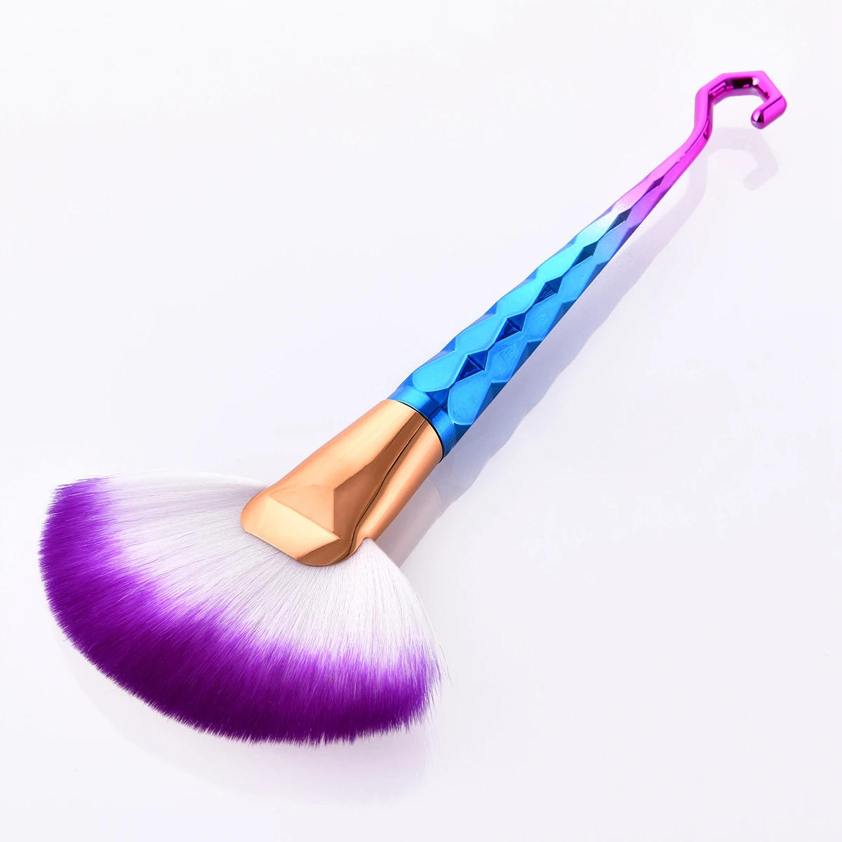 1 Pcs Makeup Brushes Fan Shape Highlighter Brush Contour Cheek Blending