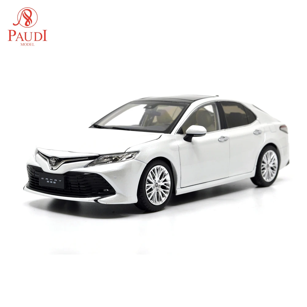 Модель Paudi 1/18 1:18 Масштаб Toyota Camry 8-го поколения белая литая под давлением модель автомобиля коллекция игрушек модель автомобиля открываются двери