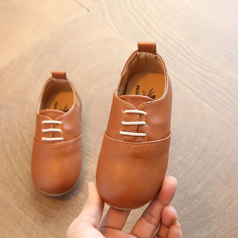 Обувь для маленьких девочек; детская обувь для отдыха на плоской подошве; мягкая кожа и подошва для маленьких мальчиков; кроссовки для малышей; детская обувь для тренировок - Цвет: Коричневый