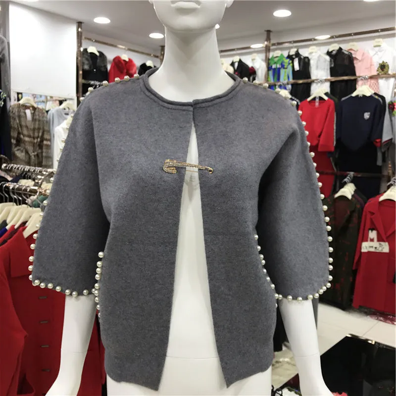 

LUO SHA 2019 New Women Spring And Autumn Knitted Sweater Top Women Pearl Beading Elegant Gray Short Cardigans Femme