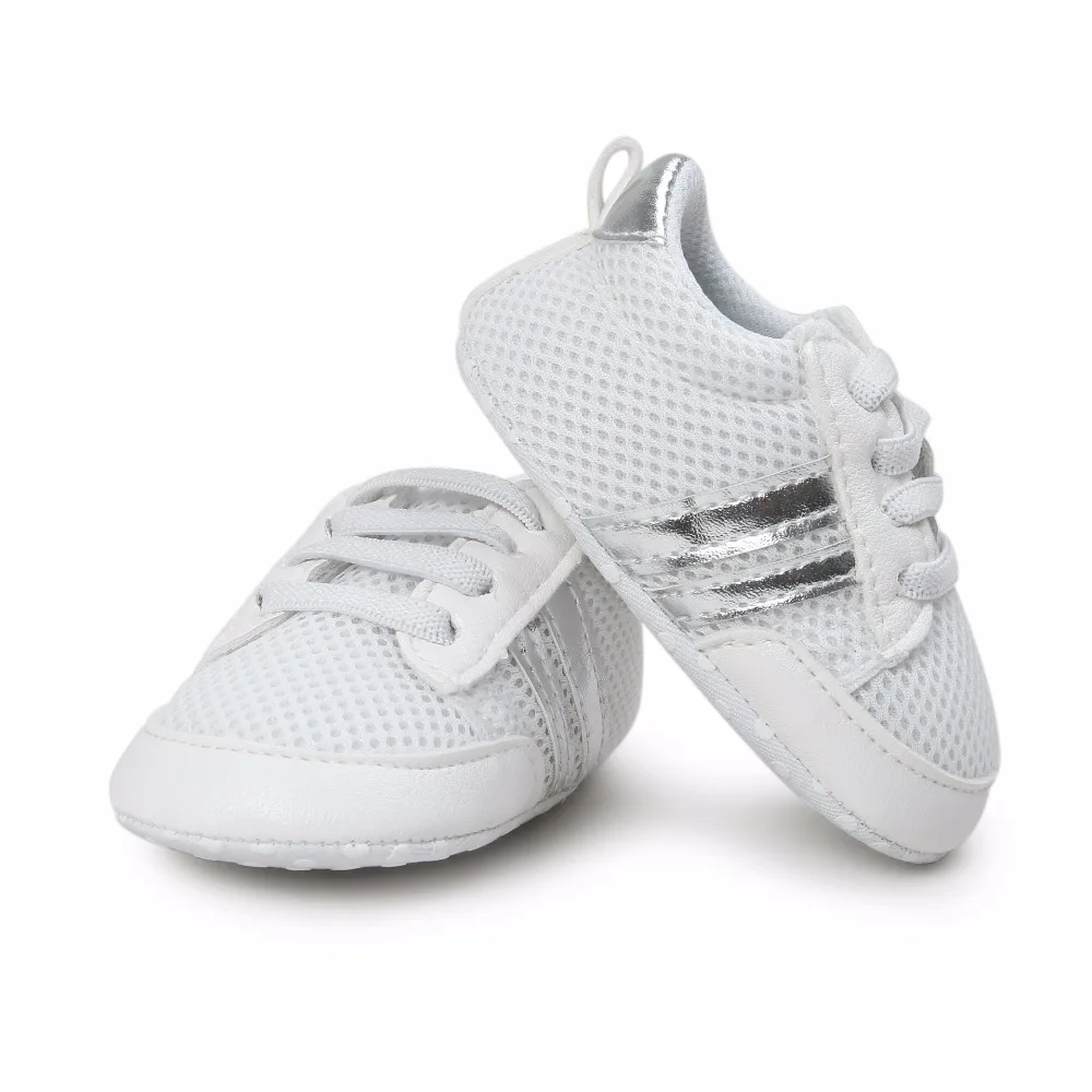 Новинка; сетчатая дышащая Брендовая обувь для младенцев; детская обувь с мягкой подошвой из искусственной кожи; обувь для маленьких мальчиков и девочек; повседневная обувь для первых шагов