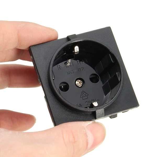 

German Standard Waterproof Socket 250v 16A 2p+E Plug - In Power Outlet