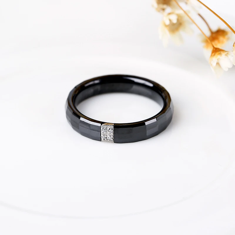 Новые Прямоугольные керамические кольца с вырезанной поверхностью черного цвета, здоровый керамический материал, никогда не выцветает, ювелирные изделия для женщин, аксессуары с кристаллами