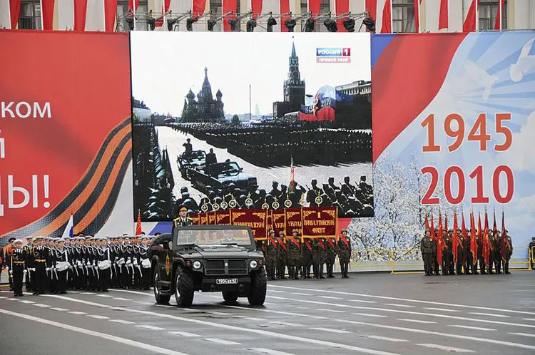 2010-Moscow-Victory-Day-Parade-in-St.-Petersburg.