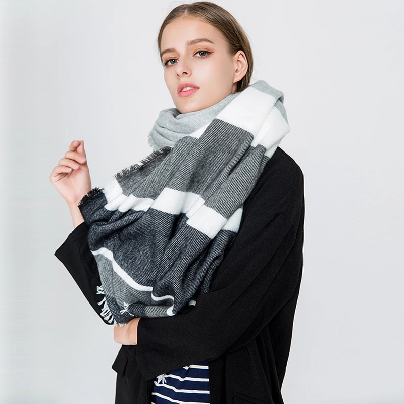 M1713-Black and White-3
