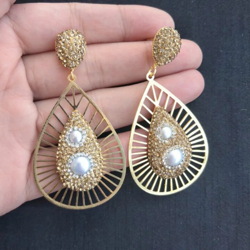 

Gold Black Rhinestone Earrings 2018 Trendy Water Drop Gold Metal Earrings Fashion Jewelry Woman Shell Pearl Long Earring Gifts