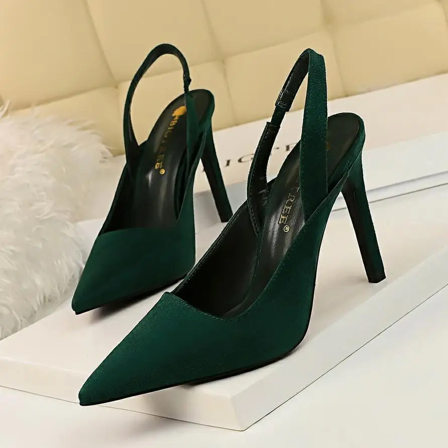 Модные женские туфли-лодочки из органической кожи в европейском и американском стиле; тонкие замшевые туфли на высоком тонком каблуке с закрытым острым носком - Цвет: Зеленый