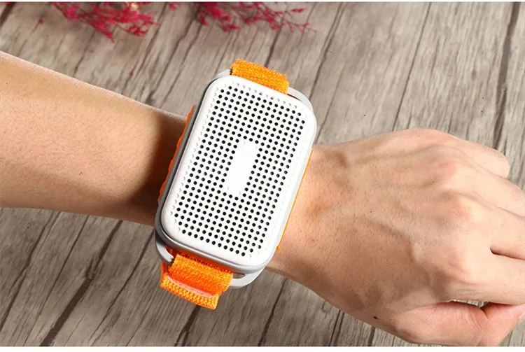 

The New Sports Arm Wrist Wearing Wireless Bluetooth Card Speaker Portable Small Subwoofer Support Phone Hands-Free Radio