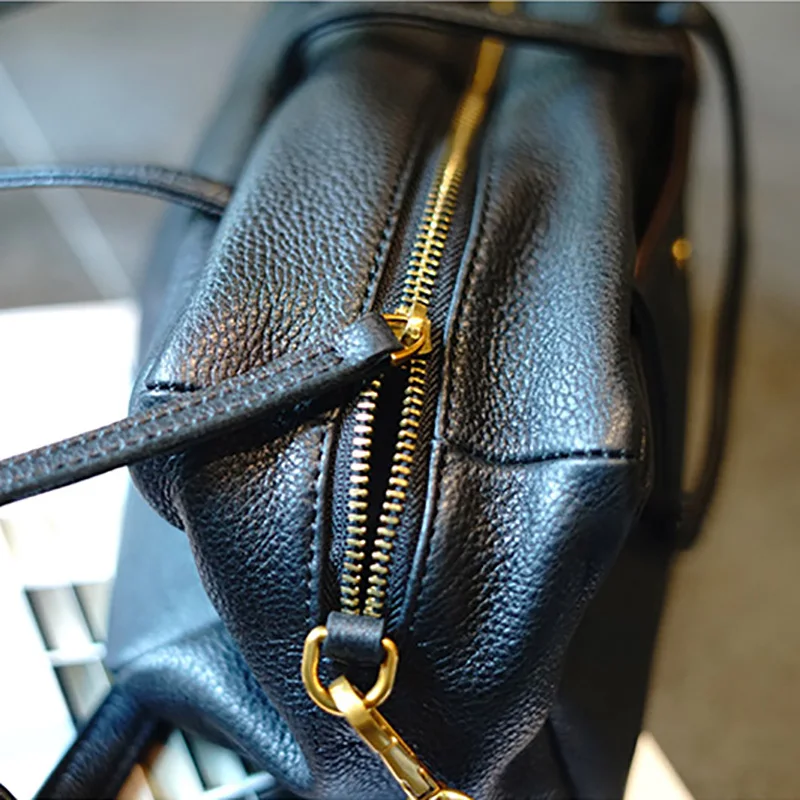 AETOO Simple and practical retro doctor bag cowhide shoulder light oblique cross bag portable commuter leather casual female bag