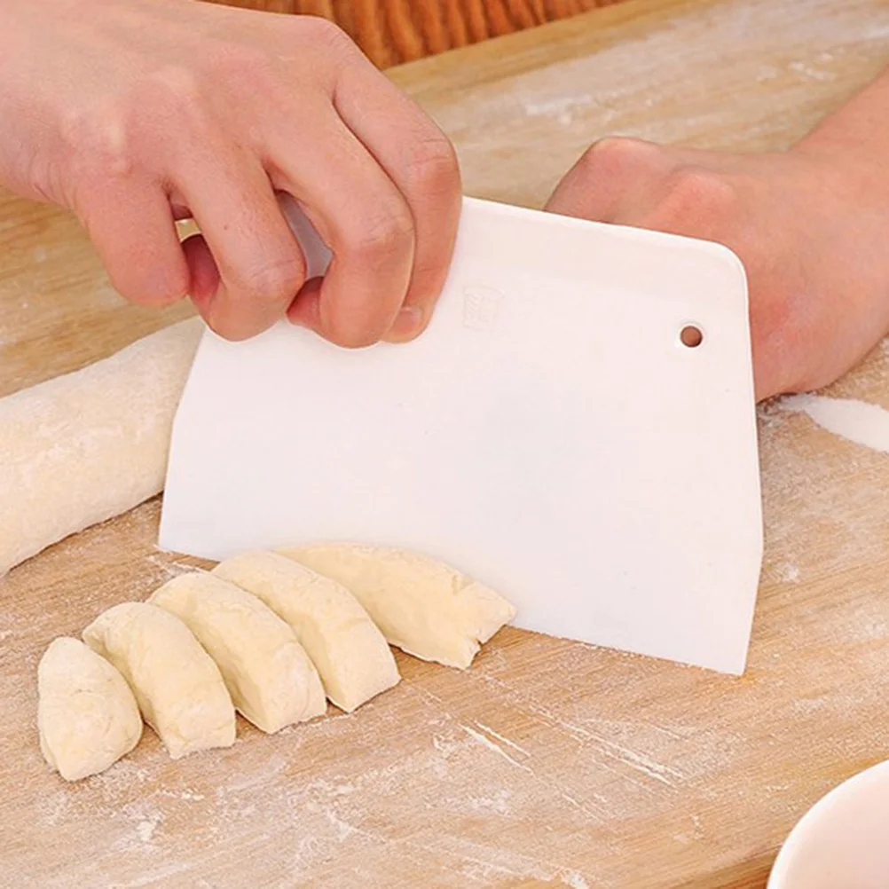 

10pcs Plastic Trapezoid Baking Cream Scraper Dough Cutter For Making Bread Pastry Cake Kitchen Gadget Accessories(Random Color)