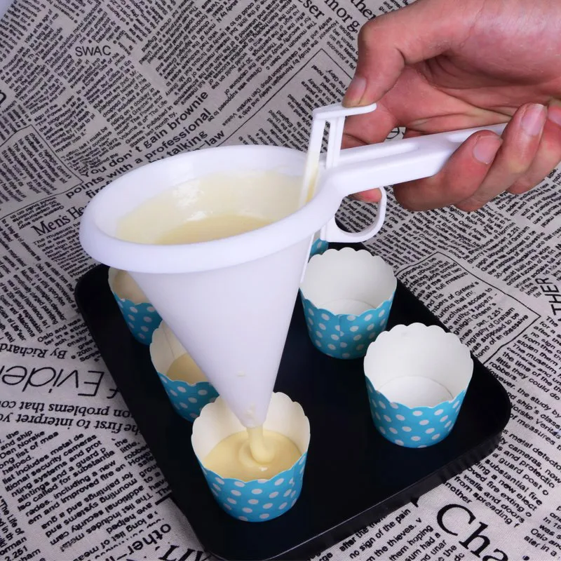

Adjustable Chocolate Batter Patisserie Cream Funnel for Baking Cake Decor Kitchen Tools LBShipping