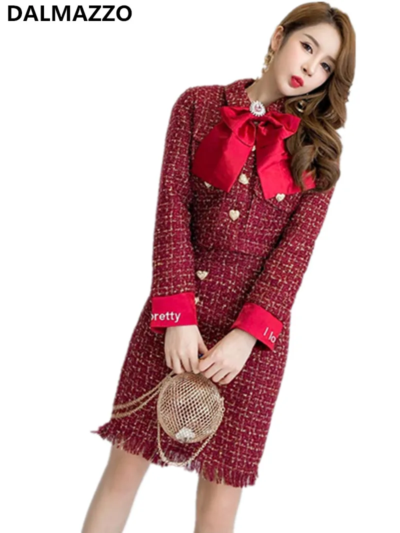 

2019 Autumn Winter Women's Runway Suits Red Plaid Tweed Woven Woolen Heart buckle Pocket Short Coat Jacket + Skirt 2 Pieces Sets