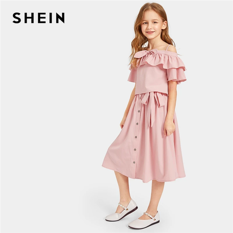 1353.24руб. 42% СКИДКА|SHEIN/детский розовый топ с открытыми плечами и рюшами, юбка с поясом и пуговицами спереди, милый костюм, комплекты 2019 года, Летняя Расклешенная повседневная одежда для девочек-in Комплекты одежды from Мать и ребенок on AliExpress