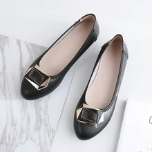 Женские туфли-лодочки из натуральной кожи слипоны туфли лодочки, лоферы плоская подошва повседневные туфли на плоской подошве Демисезонный Туфли без каблуков с острым носком украшения из металла