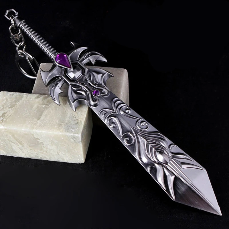 

16CM Collectible LOL Dreadknight Garen zinc alloy weapon simulation Sword Pendant Metal Model Keychain Keyring Fans Gift