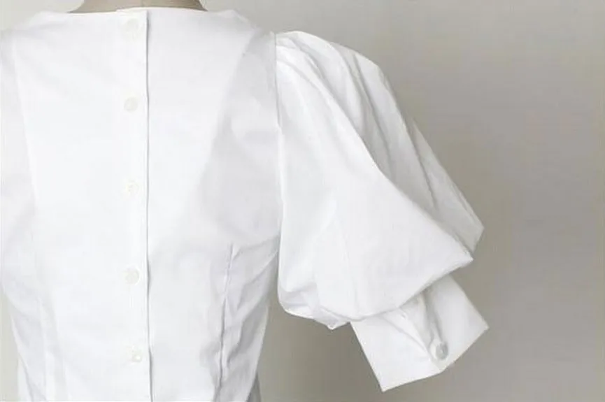 Пышная короткая блузка с рукавами-фонариками, Новая модная женская Ретро блузка с пуговицами на спине и круглым вырезом, Женская винтажная хлопковая белая рубашка