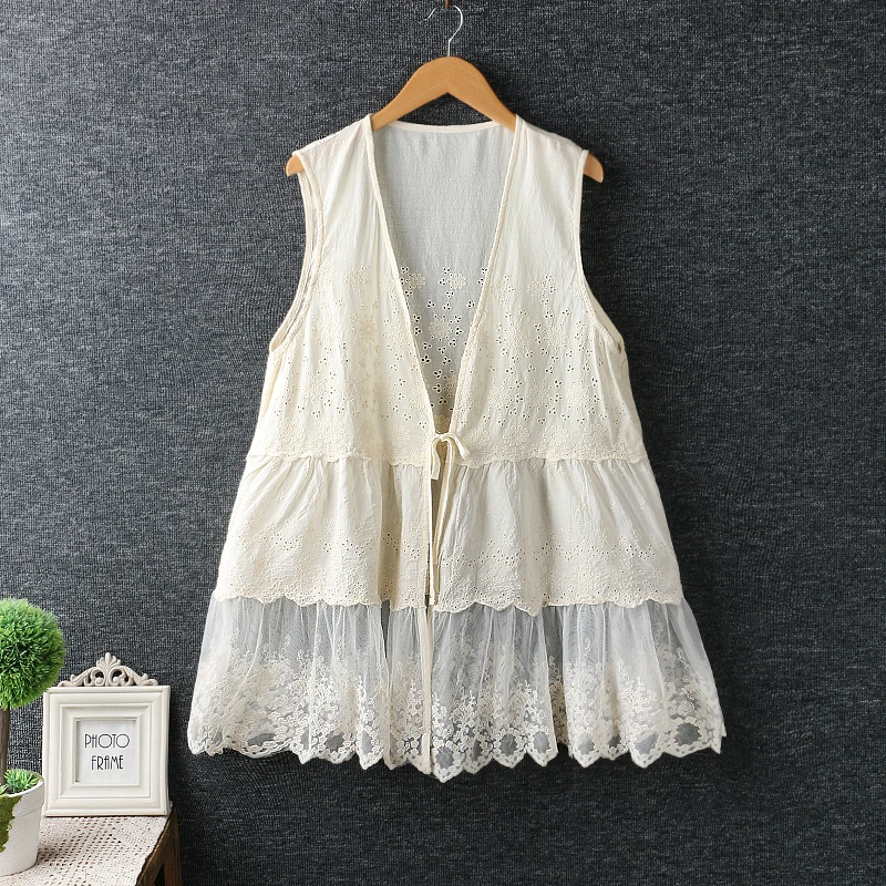 

Women Casual Outerwear Vest Sweet Mori Girl Crochet Lace Embroidery Vest Hippie Boho Loose Waistcoat Abrigo Mujer Casual Tops
