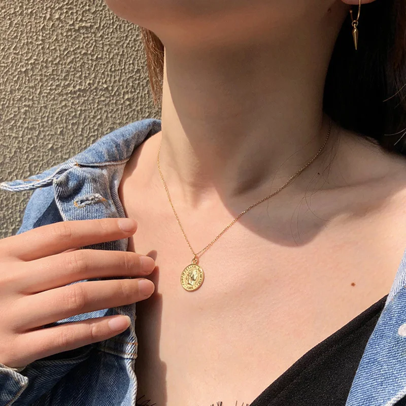 

Women Simple Portrait Charm Necklace Rose Gold Silver Color Round Coin Pendant Necklace For Women Fashion Jewelry New Year Gift