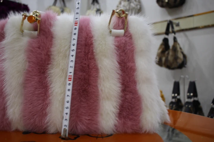 Модная новая кожаная норковая меховая сумка розовая и белая меховая полоска сумка на плечо для женщин