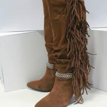 Серо-зеленый коричневые замшевые острый носок женские сапоги Ботинки с кисточками и металлическими цепочками, на высоком каблуке, без застежки