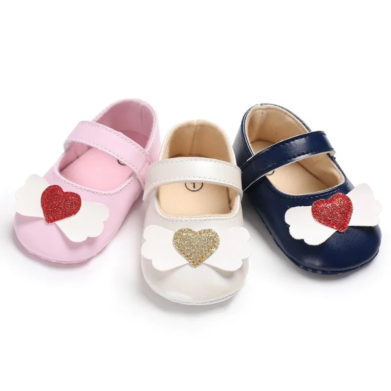 Детская обувь принцессы с сердечками; модные Нескользящие Демисезонные ботинки для самых маленьких