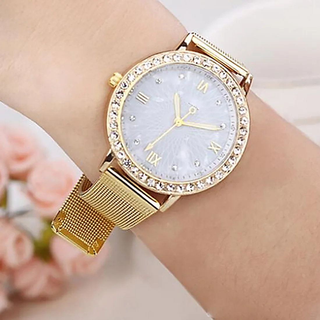 

Fashion Luxury Lady Watches Women Elegant Quartz Watch Crystal Rhinestone Golden Color Wristwatch Metal Mesh Band Wrist Watch